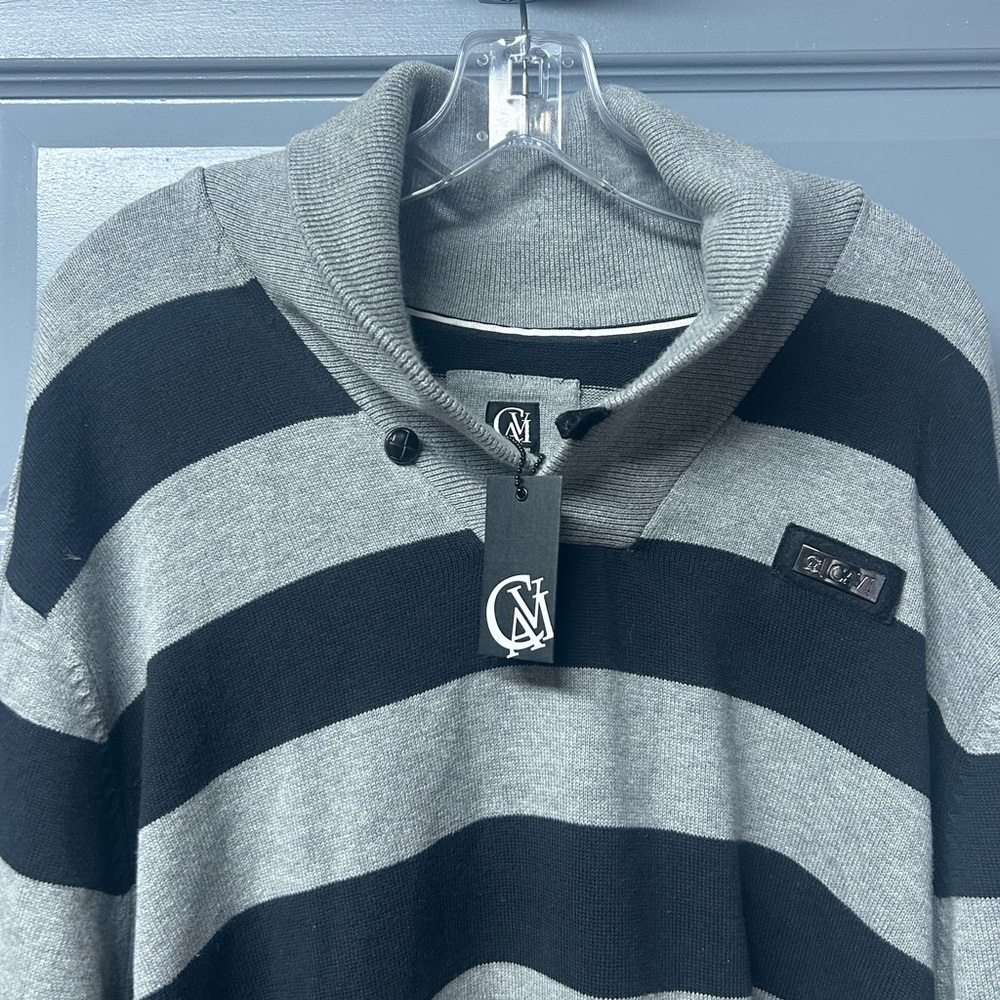 CAVI Men’s pullover sweater. Black/gray stripes. NWT Size 4XL. Great details!